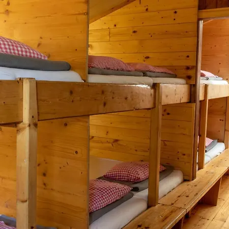 察姆斯滑雪旅馆 招待所 *